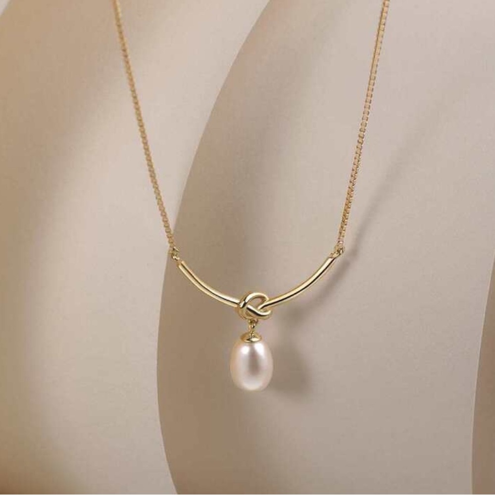 Elegant 18k Gold OVER SILVERPearl rope moon pendant